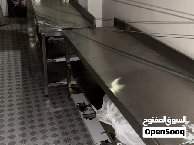 طاولات المنيوم شبه جديدة