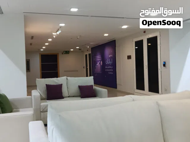 كهربائي منازل فلل عماير فنادق للصيانه والتشغيل والتاسيس والتمديدات الجديده والانترنت ووالكاميرات هوم