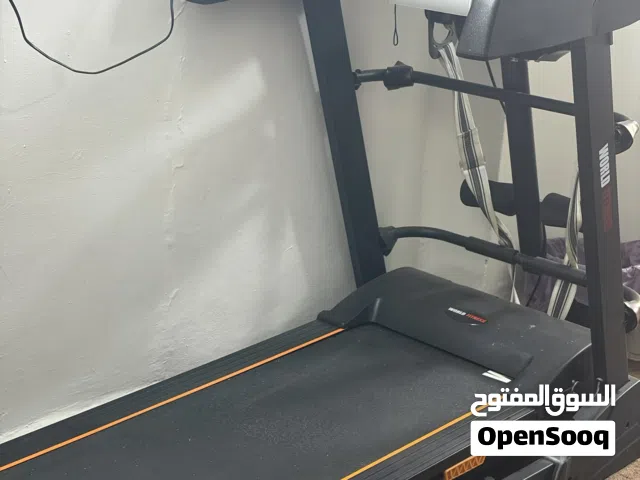 جهاز مشي شركة world fitness العالمية مستعمل بحالة الوكالة قوة 3 حصان يتحمل لوزن 150 كيلو
