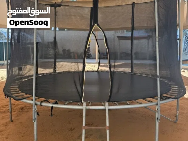 Round Trampoline for Kids – Used but Fully Functional, Ideal for Outdoor Play on a Budget