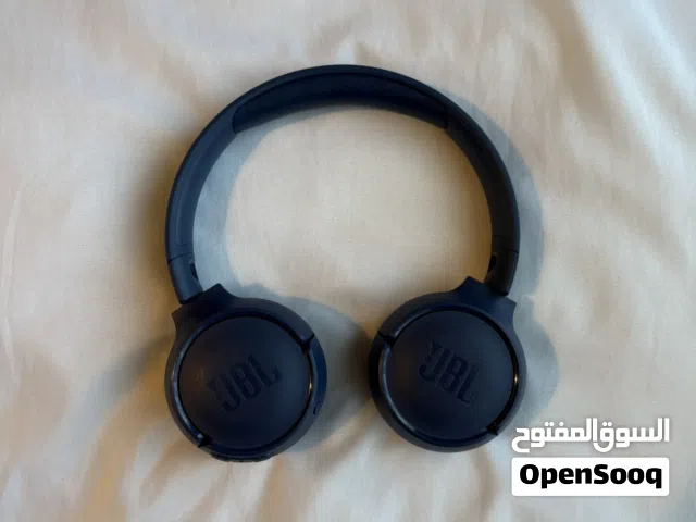سماعات رأس لاسلكية JBL 520BT بحالة ممتازة، لون أزرق، صوت رائع، معروضة للبيع  في عمّان