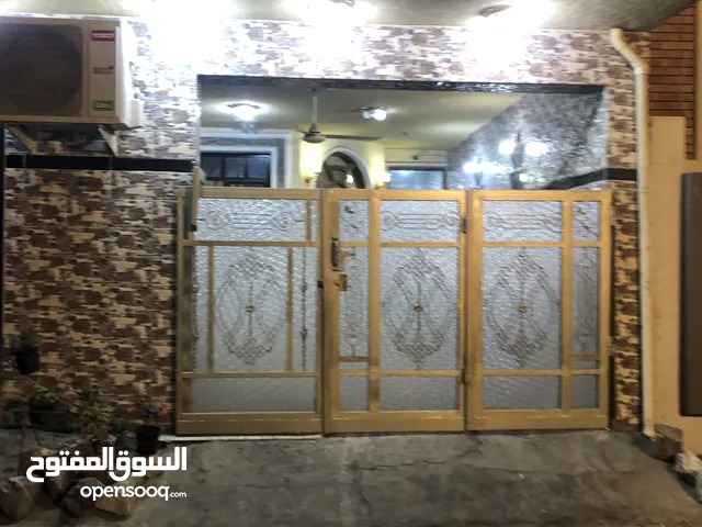 400 m2 More than 6 bedrooms Townhouse for Sale in Baghdad Adamiyah
