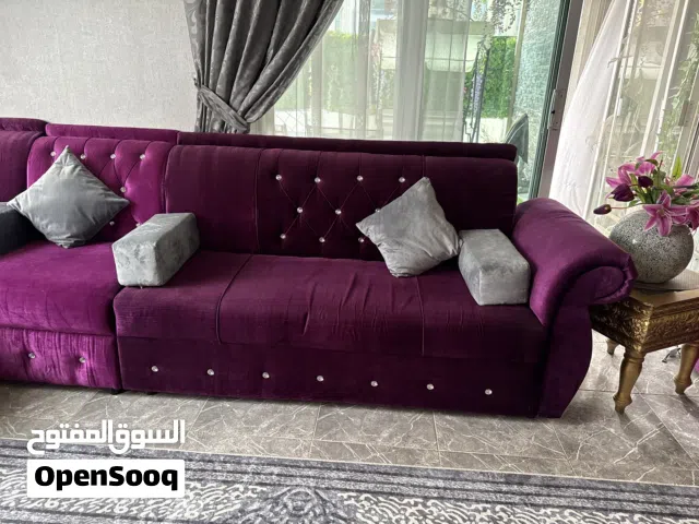 كنب بحاله الجديده للبيع مع السجاده والستاير والطاوله