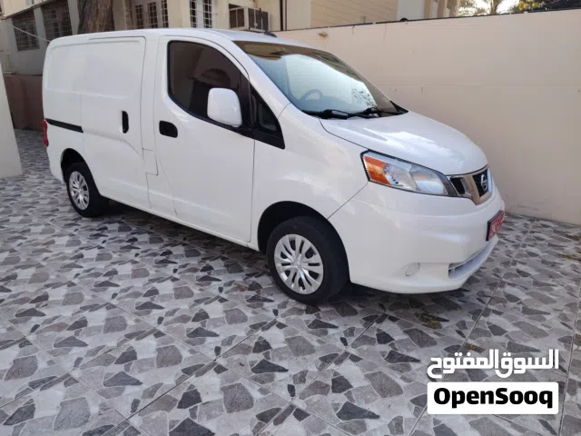 نيسان NV200