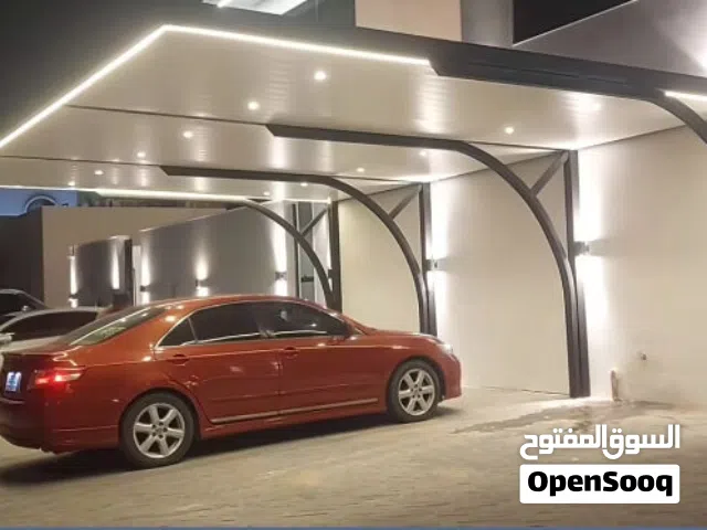 تصميم وتركيب مظلات وسواتر حديثة بأعلى جودة وأفضل الأسعار. نوفر لكم تصاميم عصرية تناسب الفلل والمنازل