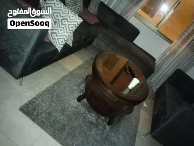 طقم كنب لون سكني بحاله ممتازه للبيع