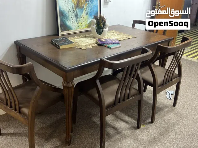 طاوله زان تركي مستخدم جدا قليل نضافه90% يحتوي على ست كراسي طول 150cm عرض 90cm