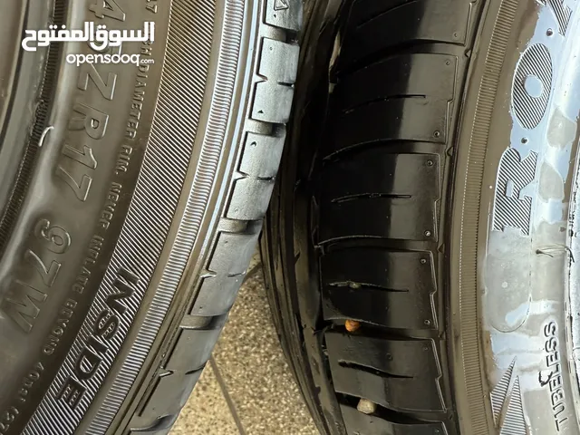 زوج تايرات حجم 17 ZR رودكروز Road cruza 235/ 45 ارتفاع وعرض استخدام قليل جداً ونظيفات انتاج 21