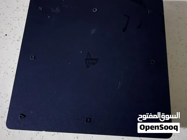 Ps4  جهاز مستعمل ويا جوستك اثنين اصلية وتجارية
