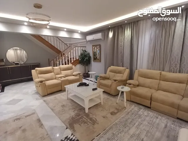 300 m2 4 Bedrooms Villa for Sale in Giza Dokki