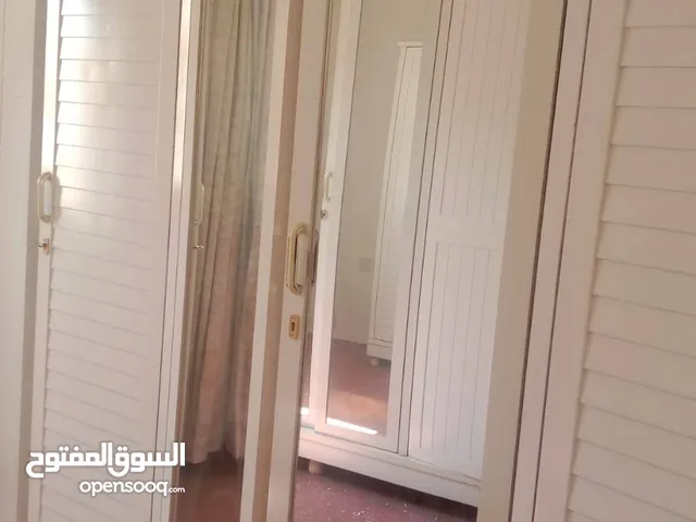 دولاب بحاله ممتازه جديد و مستعمل لمده اسبوعين فقط