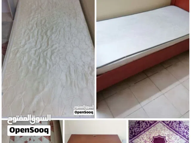 2 سرير + مكتب + 2 سجادة : ب30 دينار فقط - قابل للتفاوض