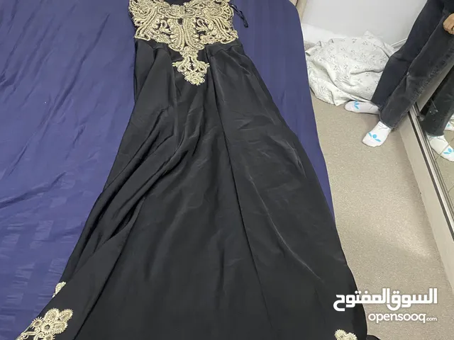 فستان سهره لون اسود مستعمل مره وحده فقط