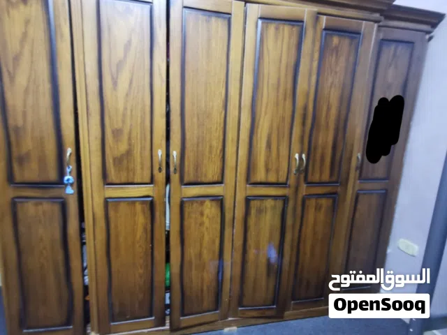 خزانة ملابس كبيره 6 ابواب مستعملة ذات خشب ممتاز السعر 150 دينار قابل للتفاوض