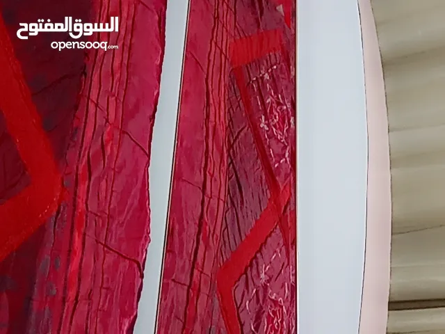 غرفة نوم لون ابيض وزهري