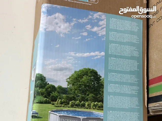 حمام سباحه كبير بالغطاء