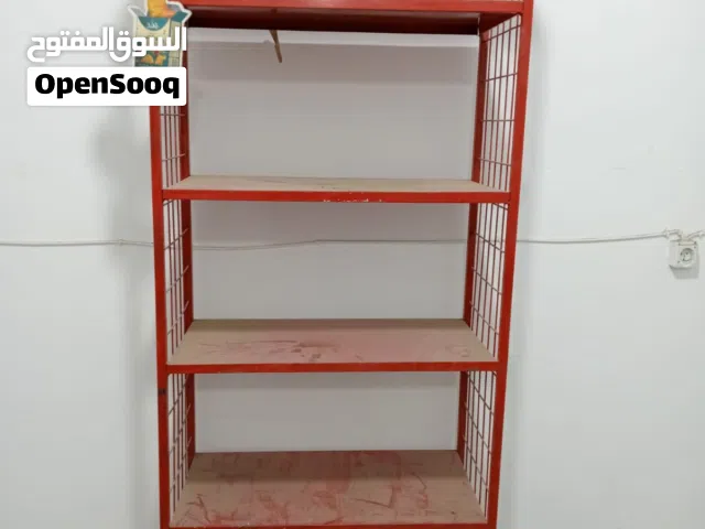 أرفف وستاندات بحالة الزيرو (عليهم تراب من الركنه) لكن بلمعتهم