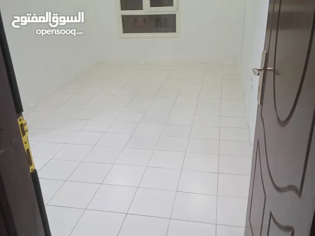 للايجار شقه صباح السالم غرفتين وصاله ومطبخ وحمامين