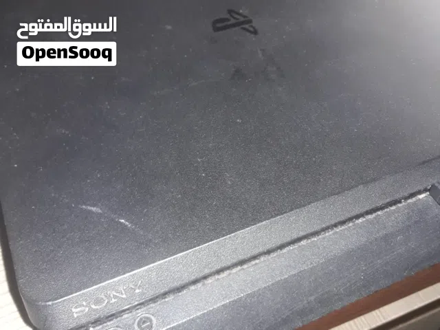 PS4 Slim بحالة الوكالة مع 4 يدات - نظيف جداً