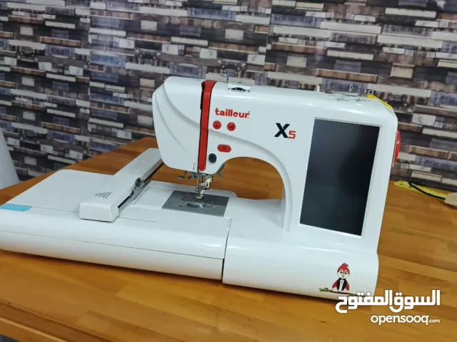 ماكينة تطريز وخياطة