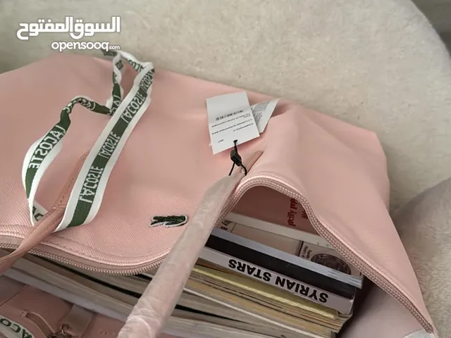 شنط لاكوست متوفرة الالوان الي في الصورة شحن للمحافظات اليمنية والسعودية ماستر كوالتي .