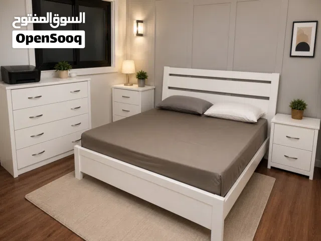 سرير مزدوج مع كمدينا عدد 2 وتواليت