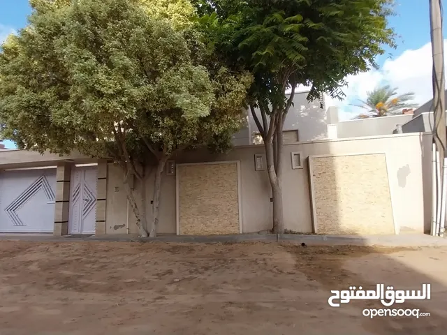 250 m2 4 Bedrooms Townhouse for Sale in Tripoli Janzour