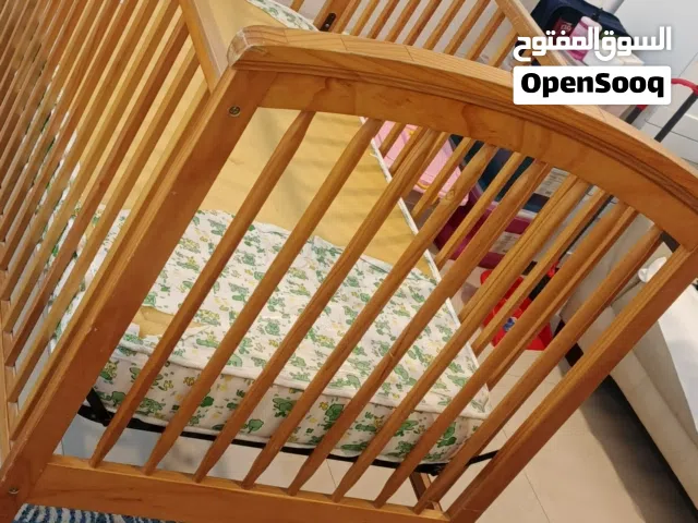 سرير أطفال بحاله ممتازة لتواصل وتساب