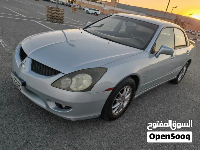 2005 ميتسوبيشي ماجنا Standard