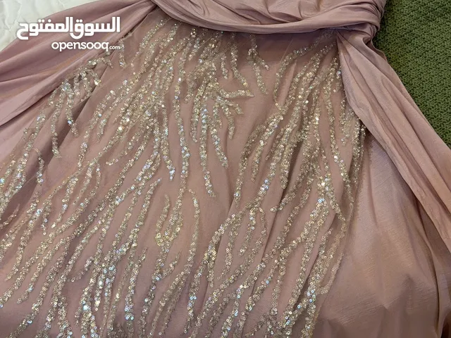 فستان للبيع لبسه وحده ينفع خطوبه او حضور زواج