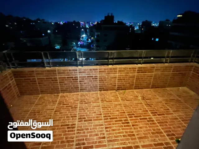 شقه مستوين 300متر 3غرف و3حمام غروسلالم للغرف واتنين بلكونه ومطبخ امريكى ومصعدين زوجى وفردى وعداد خاص