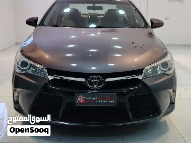 تويوتا كامري 2017 LE سيارة اقتصاديه وعمليه ومناسبه للاستخدام اليومي والعائلي وأداء قوي وراحة داخليه