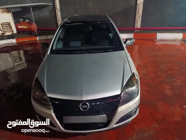 اوبل استرا