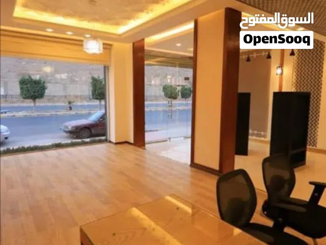 2 محلات للايجار بيت بوس شارع 40 جوار جوله الثقافه