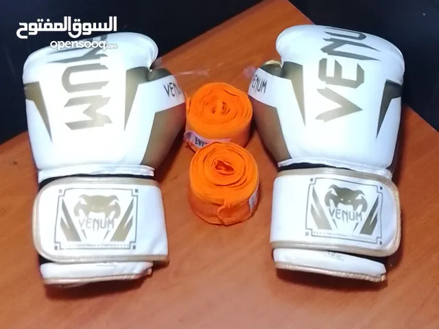 قفازات ملاكمة و بانداج طول البنداج 4.5 وحجم القفازات 12
