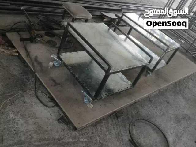 طاولة  حديد متحركة  مع العجلات