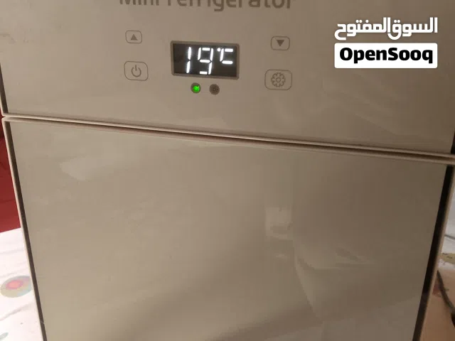 ثلاجتين ميني بار وحده عرض ووحده سلفر لكوفي شوب للمكاتب للسياره ..العرض 150دينار والسلفر 100