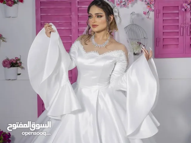 فساتين زفاف للبيع بأي قيمة لإغلاق المحل
