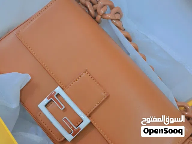 شنطة فيندي جميله جدا جديدة لم تستخدم