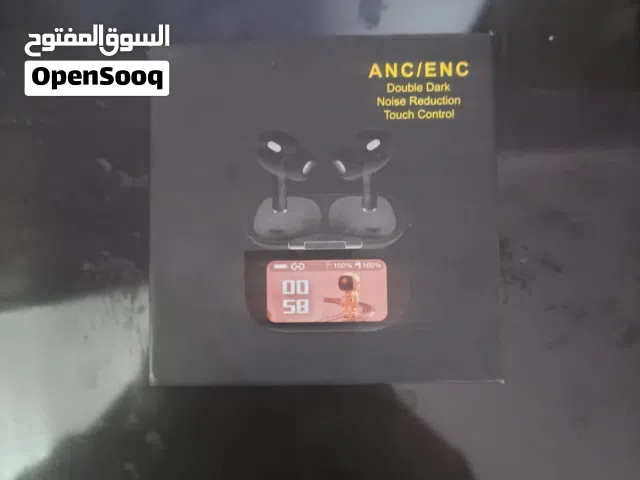 سماعتان واحده جديده ومفهاش عيب و واحد محتاجه بطاريه