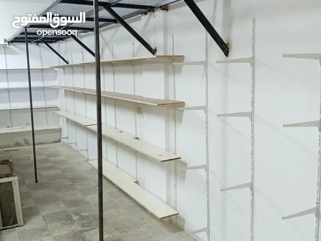 رفوف محل سوبر ماركة ابواب