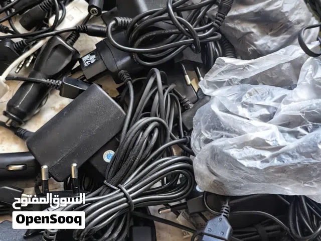 مجموعة شواحن ووصلات مشكلة اجهزة قديمة ومفقودة باسعار مناسبة جدا