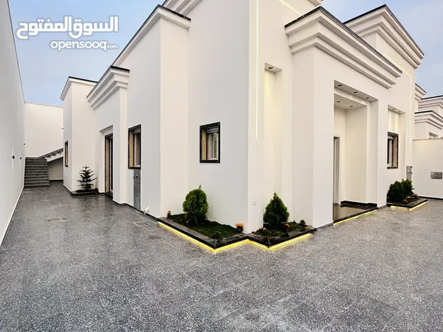 185 m2 4 Bedrooms Townhouse for Sale in Tripoli Ain Zara