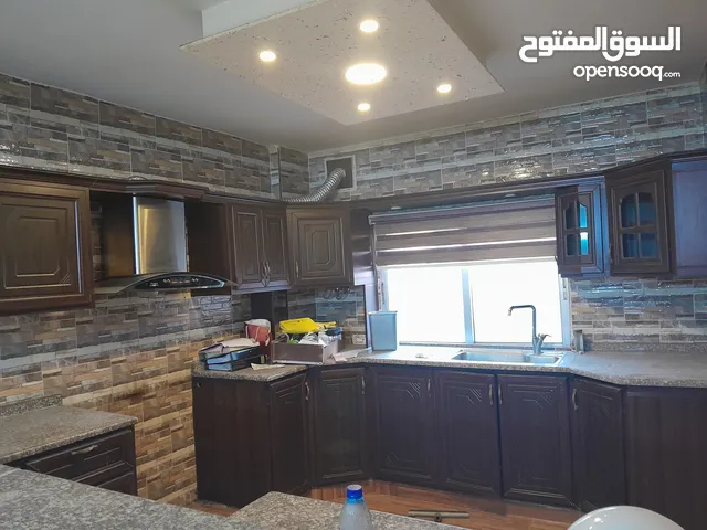 شقه للبيع سكنيه او تجاريه بسعر مغري فوق مطعم الفوال مباشره