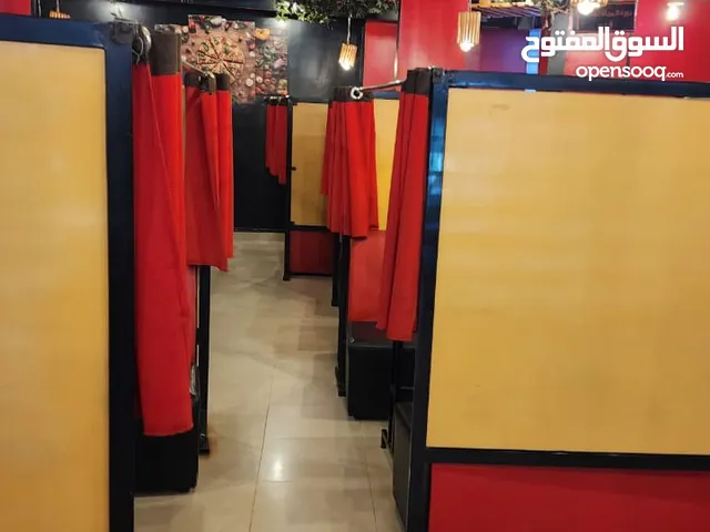 فرصة مميزة لاصحاب الميزانية المحدودة أقسام في مطعم كبير مشهور للتأجير و الاستثمار