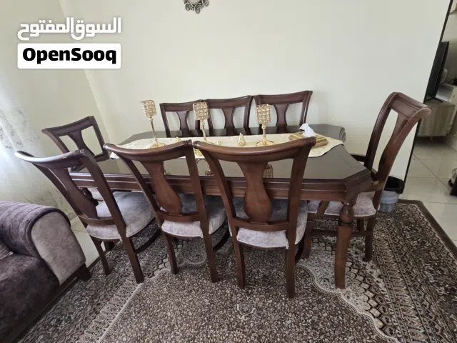 غرفة سفرة للبيع، تفصيل محلي