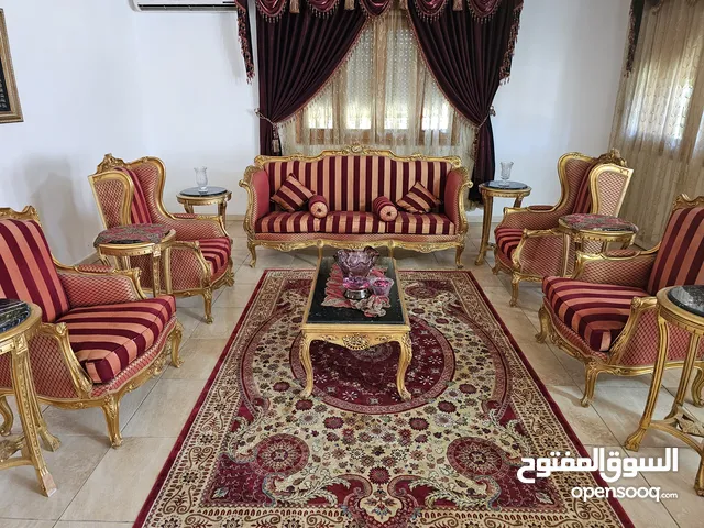 صالون كلاسيكي لون مميز