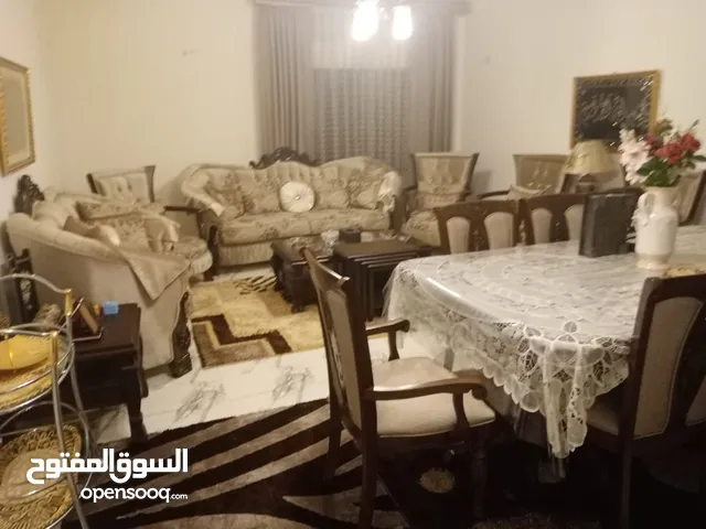 طقم كنب للبيع 9 مقاعد وطاولة وسط وطاولة سفرة