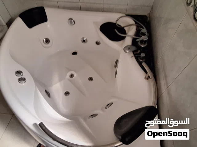 جاكوزي للبيع زاويه بابعاد 1.30x1.30x0.60 م