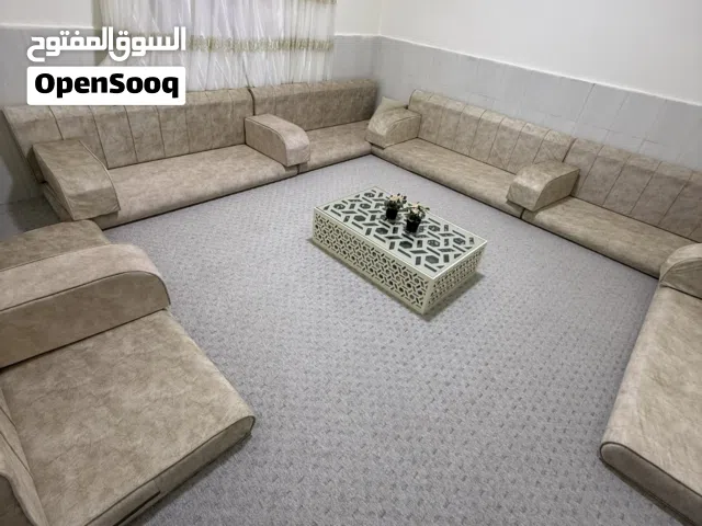 جلسة بيج جديدة لون مميز ولا خدش جديدة استخدام اقل من شهر. العنوان. المفرق .الزعتري